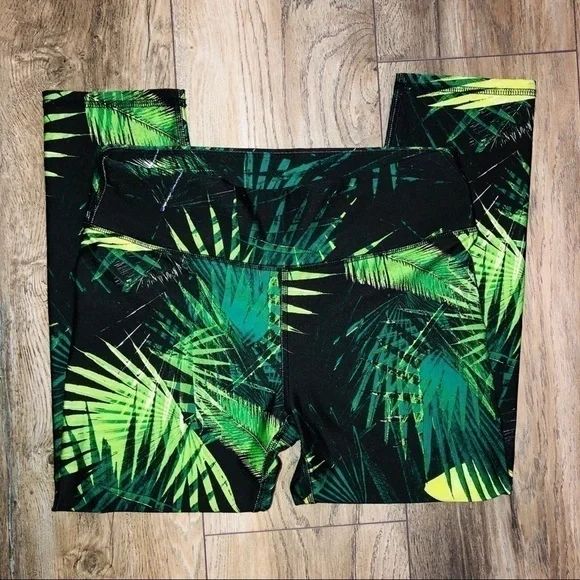 Fabletics Nature Bra and Legging Workout Set - Picture 6 of 9